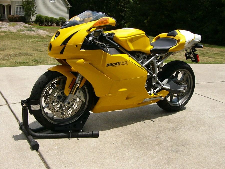 2004 Ducati 749S