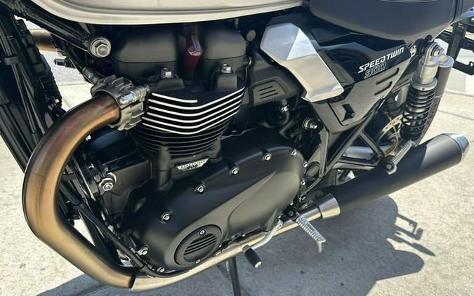 2025 Triumph Speed Twin 900 Aluminium Silver/Carnival Red/Jet Black
