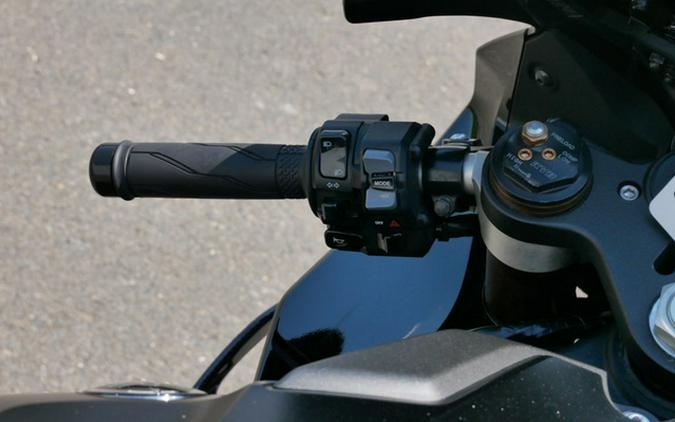 2025 Yamaha YZF R1