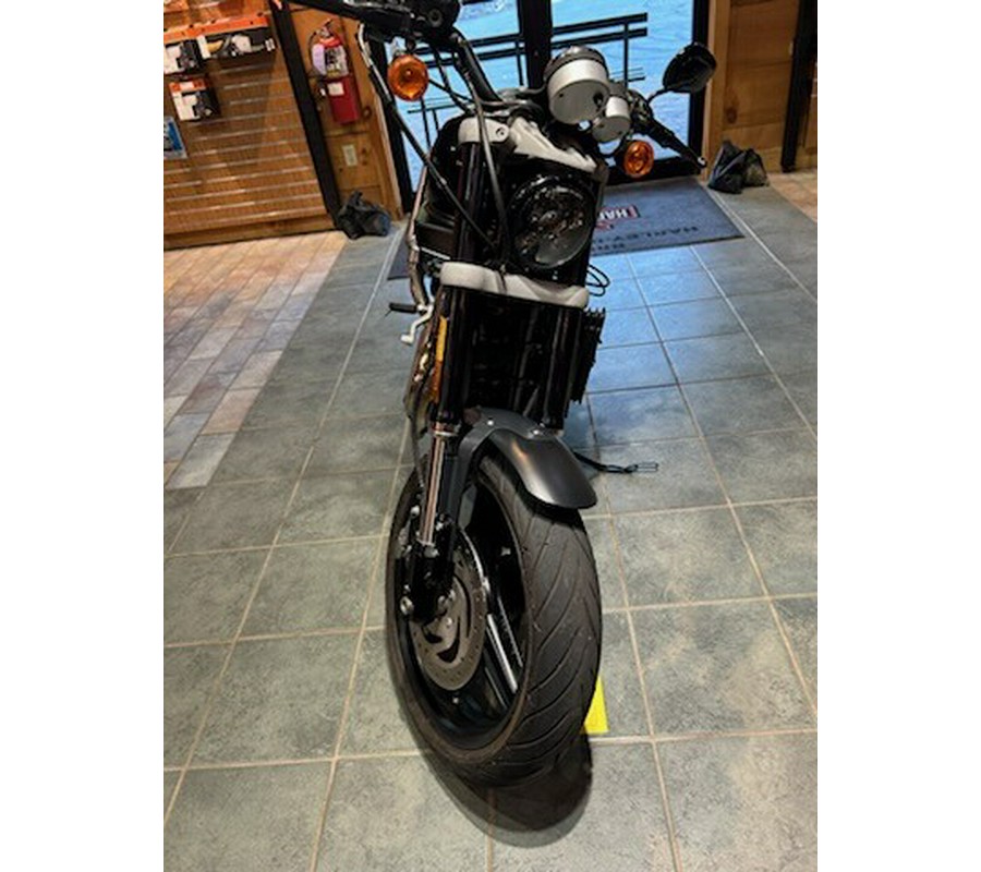 2010 Harley-Davidson XR1200™ Vivid Black