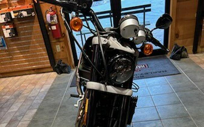 2010 Harley-Davidson XR1200™ Vivid Black