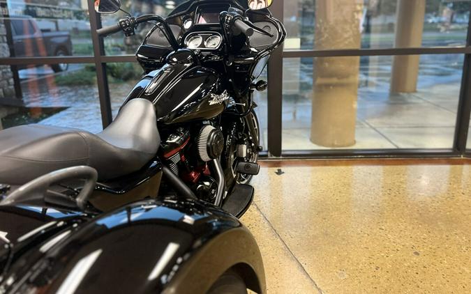 2023 Harley-Davidson Road Glide 3 Vivid Black - Black Finish