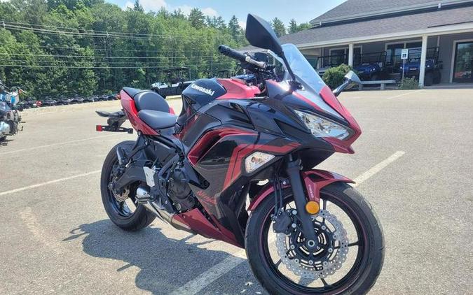 2021 Kawasaki Ninja® 650 ABS Metallic Spark Black/Metallic Imperial Red