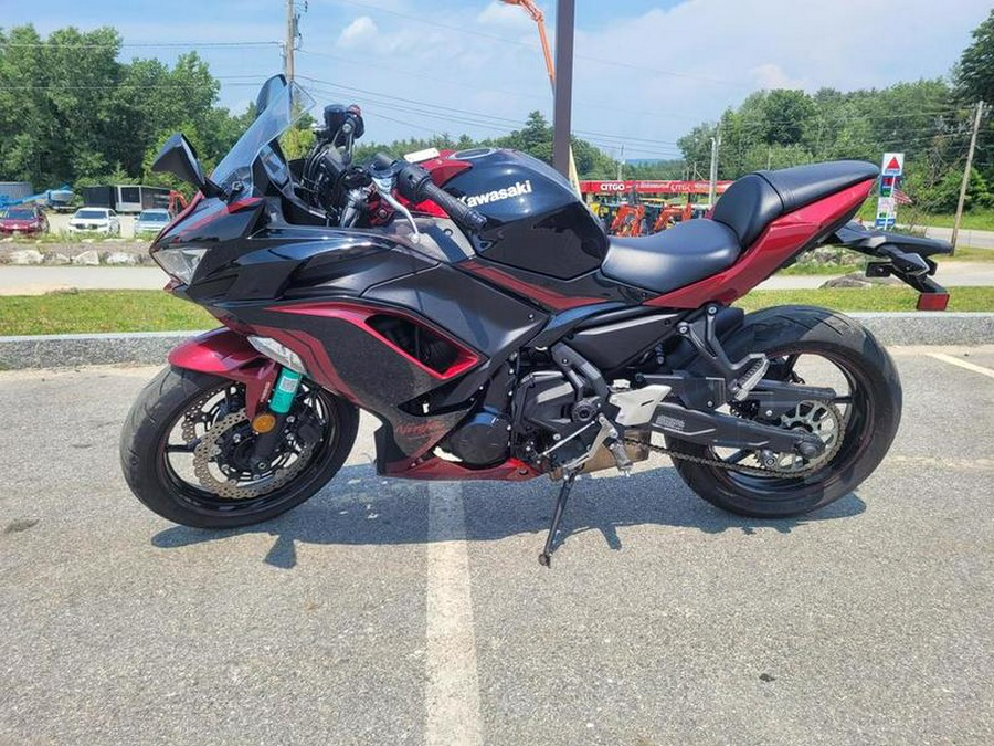 2021 Kawasaki Ninja® 650 ABS Metallic Spark Black/Metallic Imperial Red