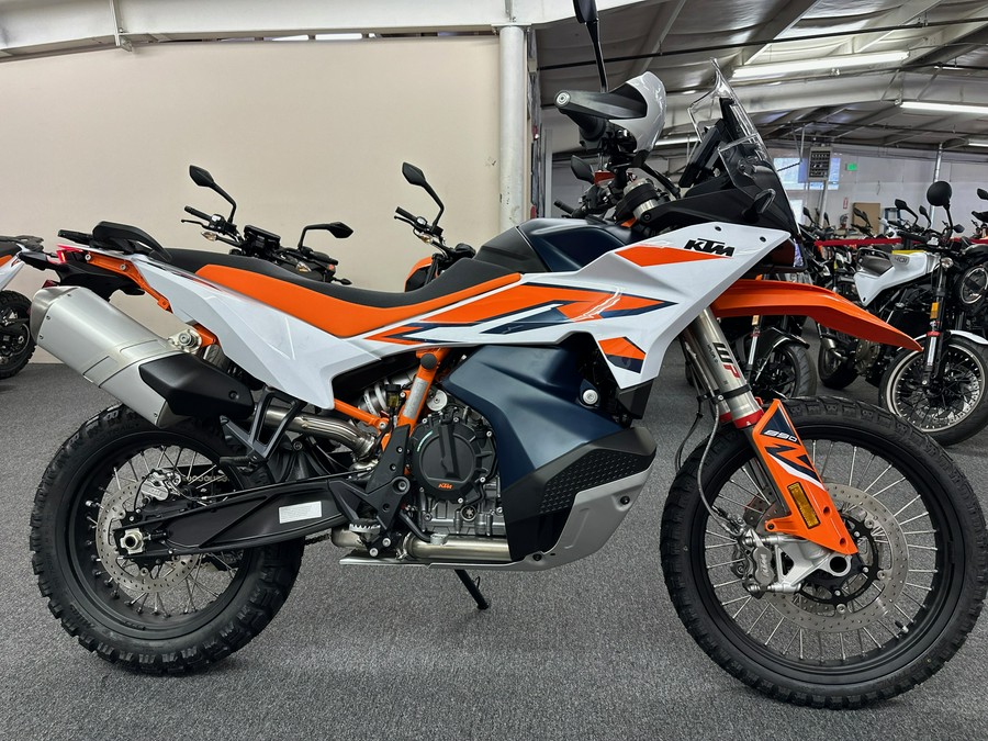 2024 KTM Adventure 890 R