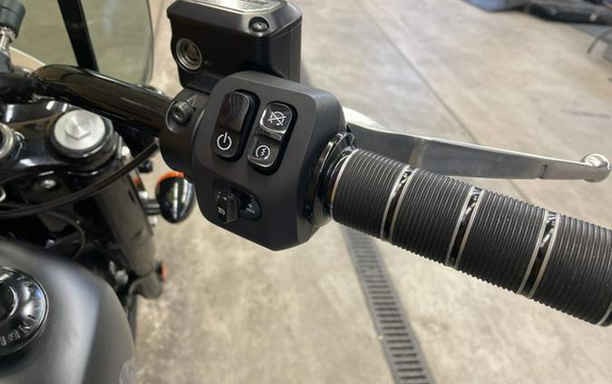 2022 Indian Chief Bobber Dark Horse Black Smoke