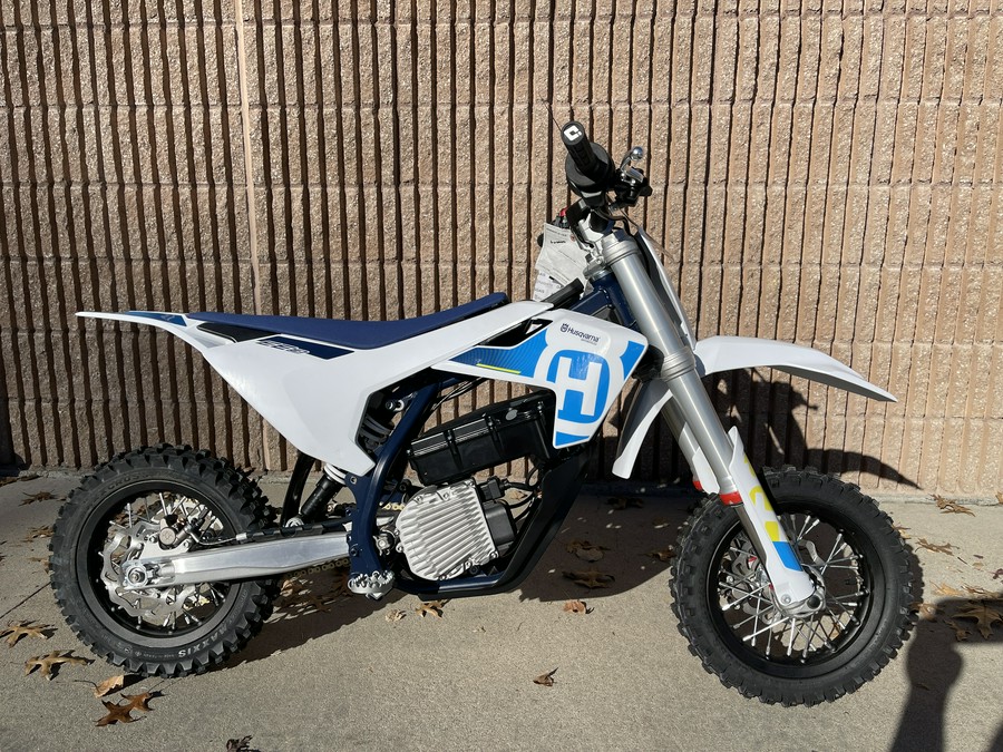 2024 Husqvarna Motorcycles EE 3