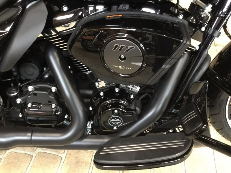 2024 HarleyDavidson Street Glide® Vivid Black Day Tripper Accessory