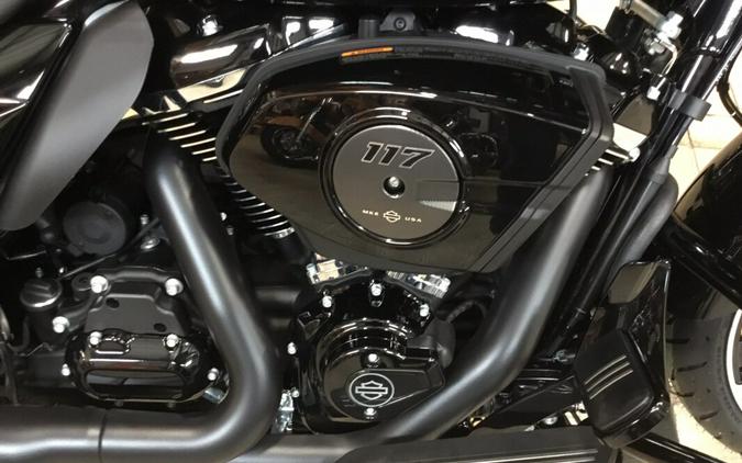 2024 Harley-Davidson Street Glide® Vivid Black -Day Tripper Accessory Package Installed