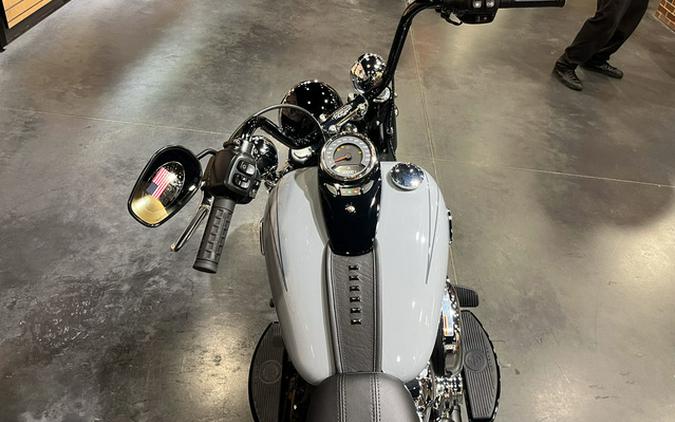 2026 Harley-Davidson Softail FLHC - Heritage Classic