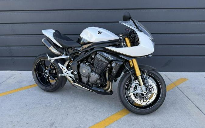 2022 Triumph Speed Triple 1200 RR Crystal White Storm Grey