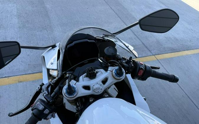 2022 Triumph Speed Triple 1200 RR Crystal White Storm Grey