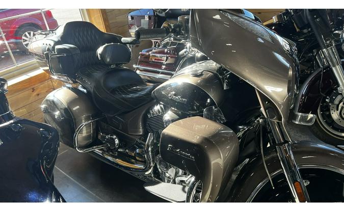 2018 Indian Motorcycle Roadmaster Base - Thunder Black