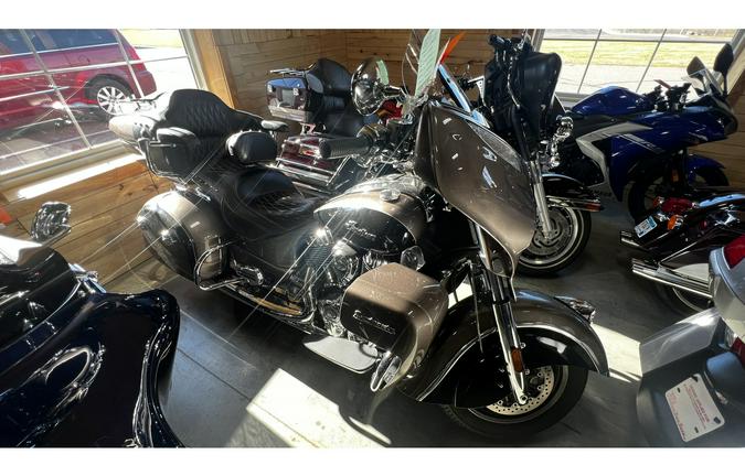 2018 Indian Motorcycle Roadmaster Base - Thunder Black