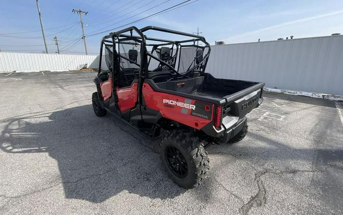 2023 Honda® Pioneer 1000-6 Deluxe Crew