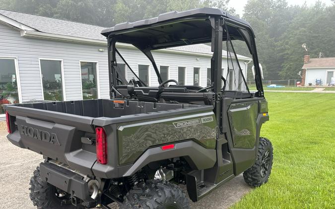 2026 Honda Pioneer 1000 Deluxe
