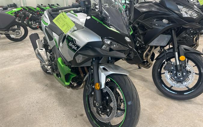 2024 Kawasaki Ninja® 7 Hybrid ABS