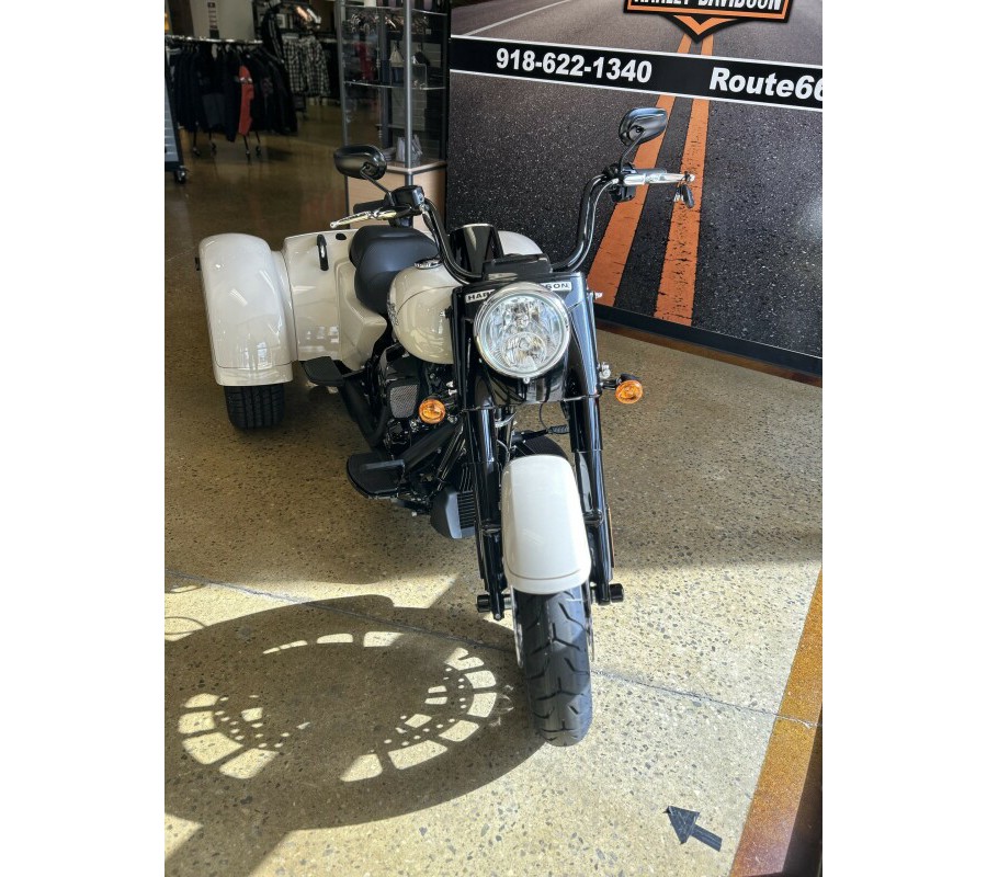 2023 Harley-Davidson Freewheeler WHITE SAND PRL