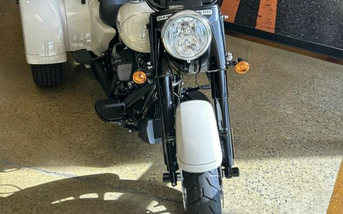 2023 Harley-Davidson Freewheeler WHITE SAND PRL