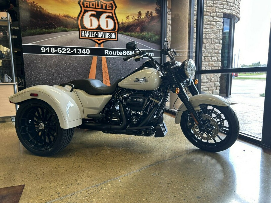 2023 Harley-Davidson Freewheeler WHITE SAND PRL