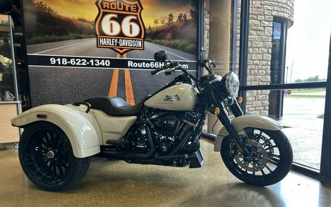 2023 Harley-Davidson Freewheeler WHITE SAND PRL