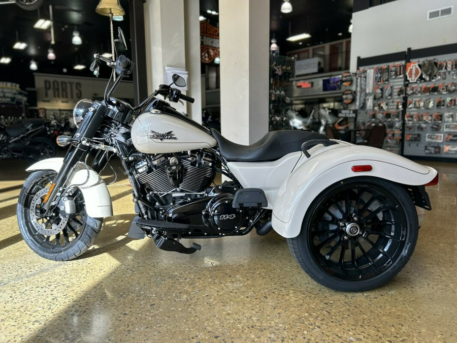 2023 Harley-Davidson Freewheeler WHITE SAND PRL