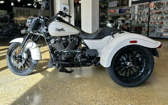 2023 Harley-Davidson Freewheeler WHITE SAND PRL