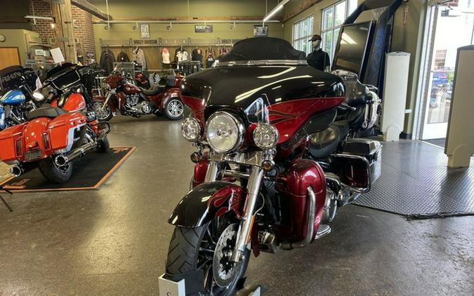 2011 Harley-Davidson FLHTCUSE6 - CVO Ultra Classic Electra Glide