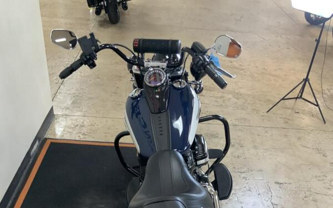 2019 Harley-Davidson Heritage Classic 107 Billiard Blue/Billiard White