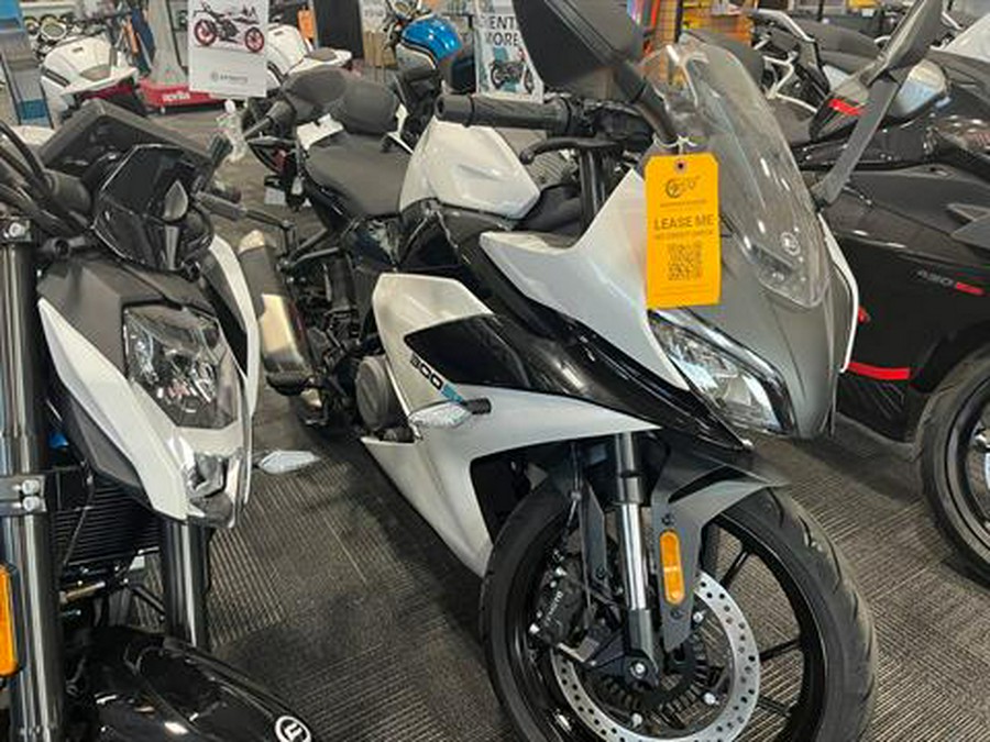 2025 CFMOTO 300SS