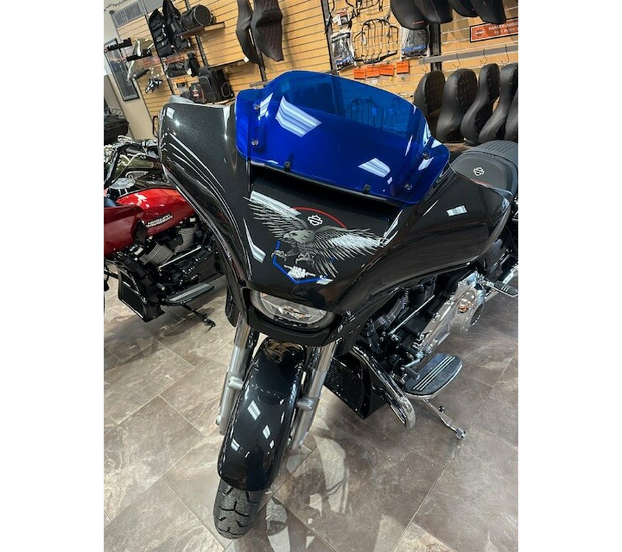 2026 Harley-Davidson® Street Glide® Midnight Ember Chrome Trim