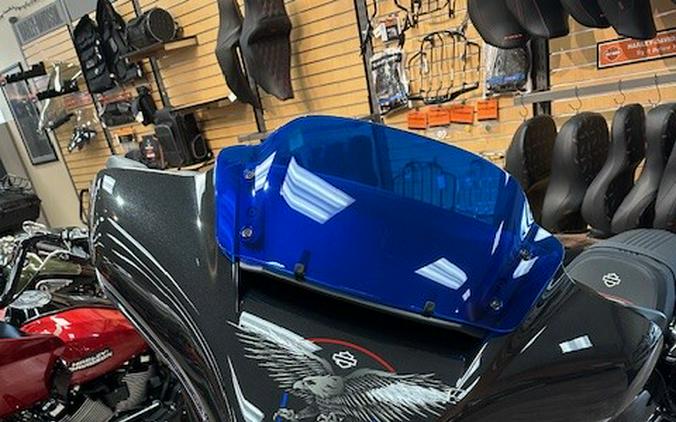 2026 Harley-Davidson® Street Glide® Midnight Ember Chrome Trim