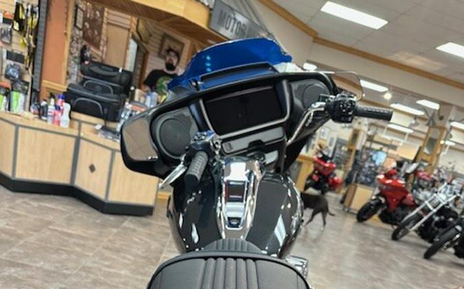 2026 Harley-Davidson® Street Glide® Midnight Ember Chrome Trim