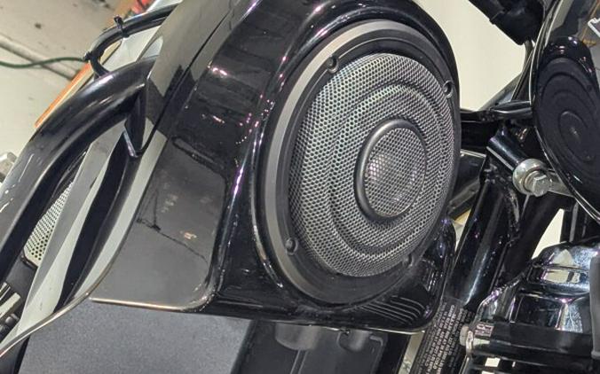 2017 Harley-Davidson® Street Glide® Special Vivid Black