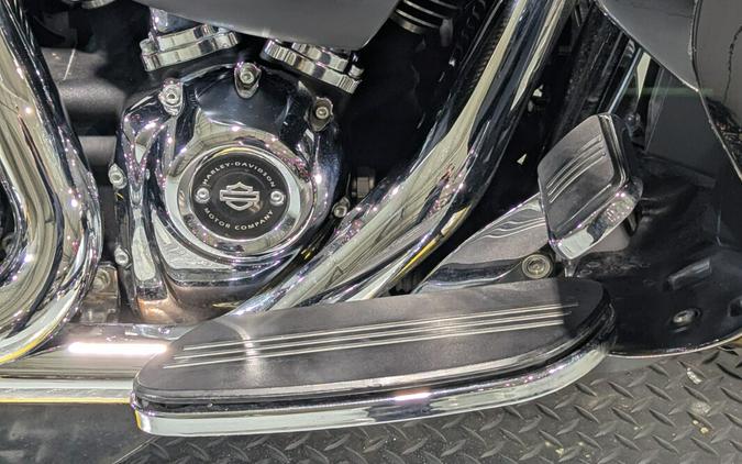 2017 Harley-Davidson® Street Glide® Special Vivid Black