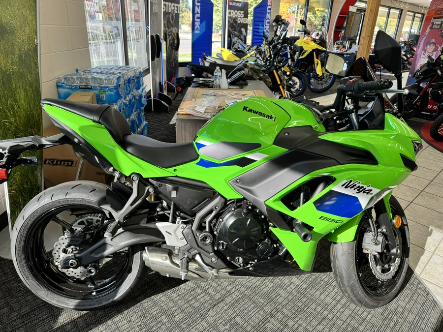 2026 Kawasaki Ninja® 650 ABS W/ Accessories