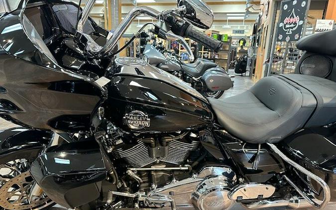 2026 Harley-Davidson® Road Glide Limited Vivid Black Chrome Trim