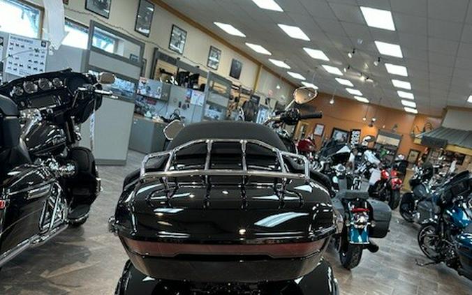 2026 Harley-Davidson® Road Glide Limited Vivid Black Chrome Trim