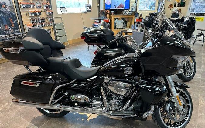2026 Harley-Davidson® Road Glide Limited Vivid Black Chrome Trim