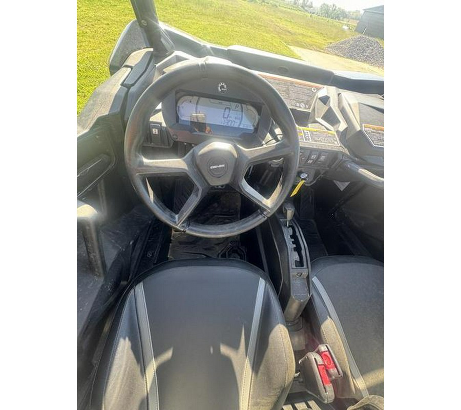 2023 Can-Am® Commander XT 700