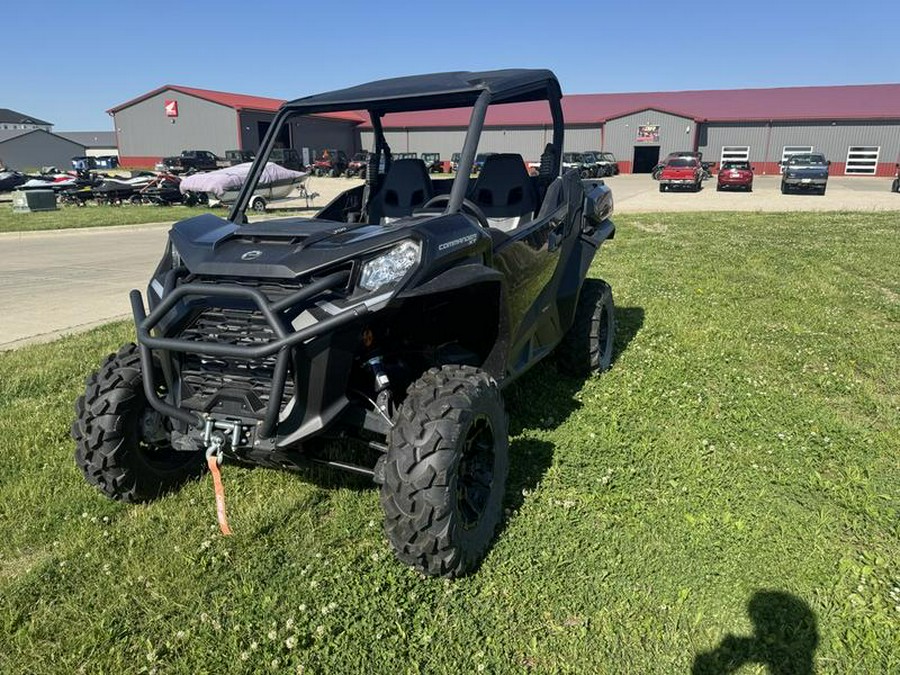 2023 Can-Am® Commander XT 700
