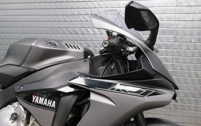 2016 YAMAHA YZF-R1