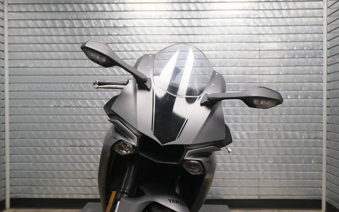 2016 YAMAHA YZF-R1