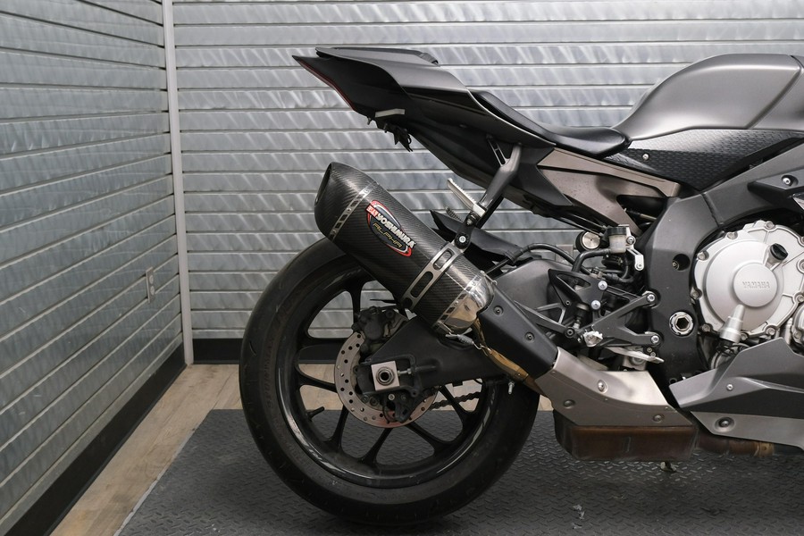 2016 YAMAHA YZF-R1