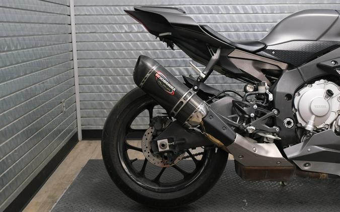 2016 YAMAHA YZF-R1