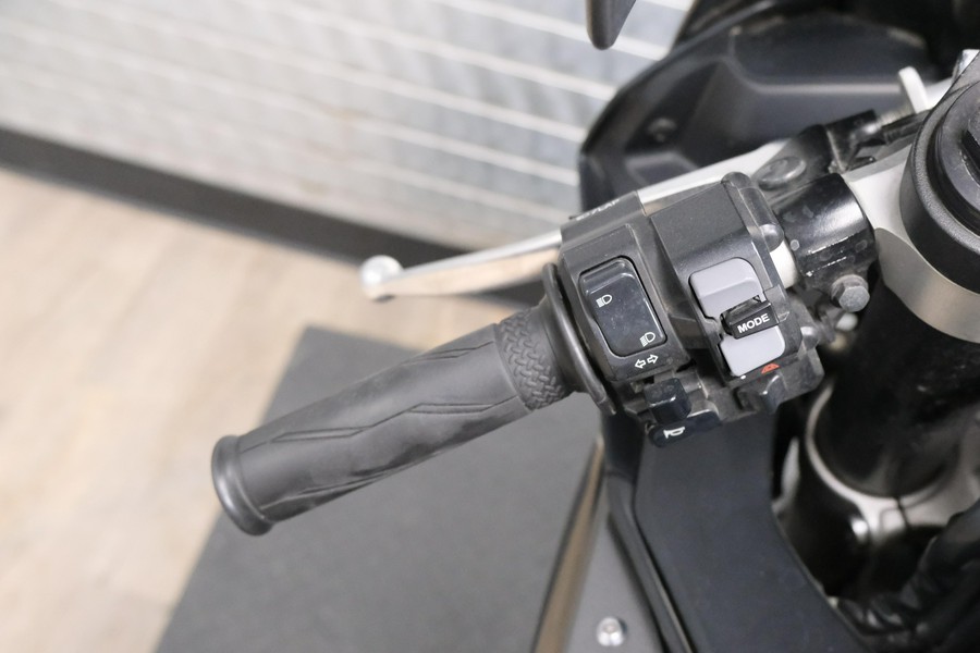 2016 YAMAHA YZF-R1