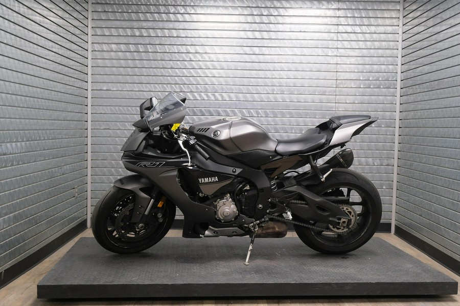2016 YAMAHA YZF-R1