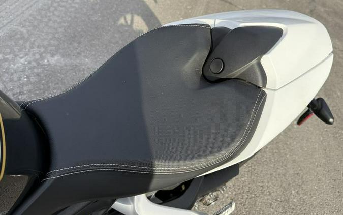 2022 Triumph Speed Triple 1200 RR Crystal White Storm Grey