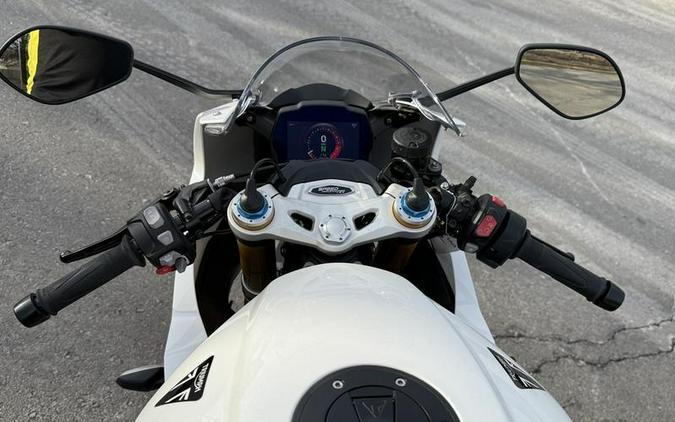 2022 Triumph Speed Triple 1200 RR Crystal White Storm Grey