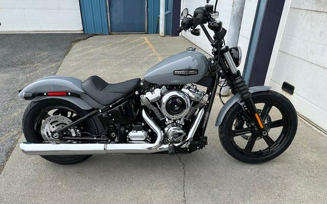 2026 Harley-Davidson® Street Bob® Dark Billiard Gray Chrome Cast Wheels